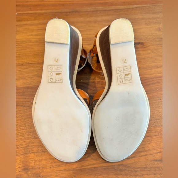 Dolce Vita Leather Wedge Sandal - Picture 5 of 5